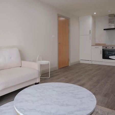 Charming 1-Bedroom Apartment In Leeds City Centre Perfect For Couples Or Solo Travelers Kültér fotó