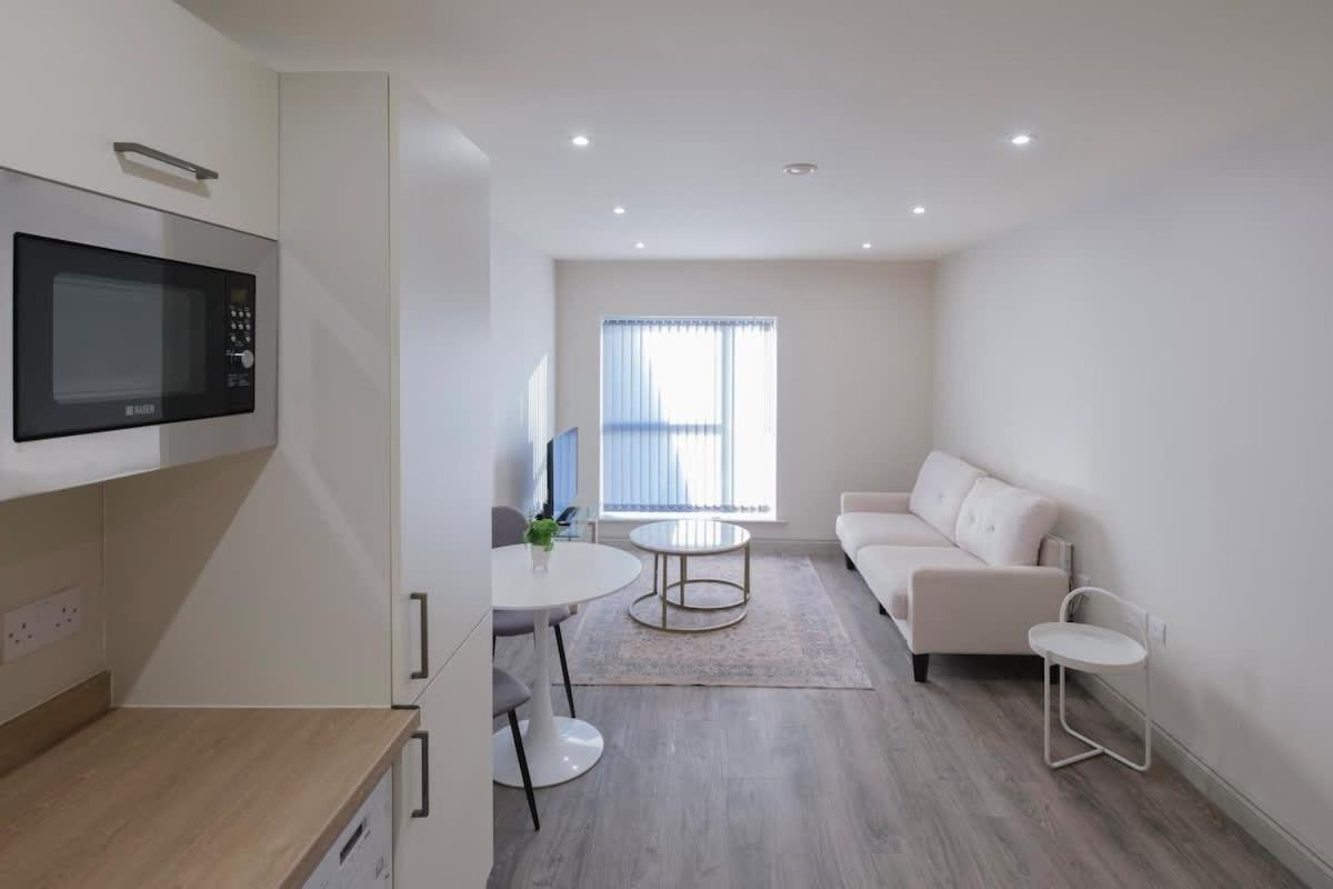 Charming 1-Bedroom Apartment In Leeds City Centre Perfect For Couples Or Solo Travelers Kültér fotó
